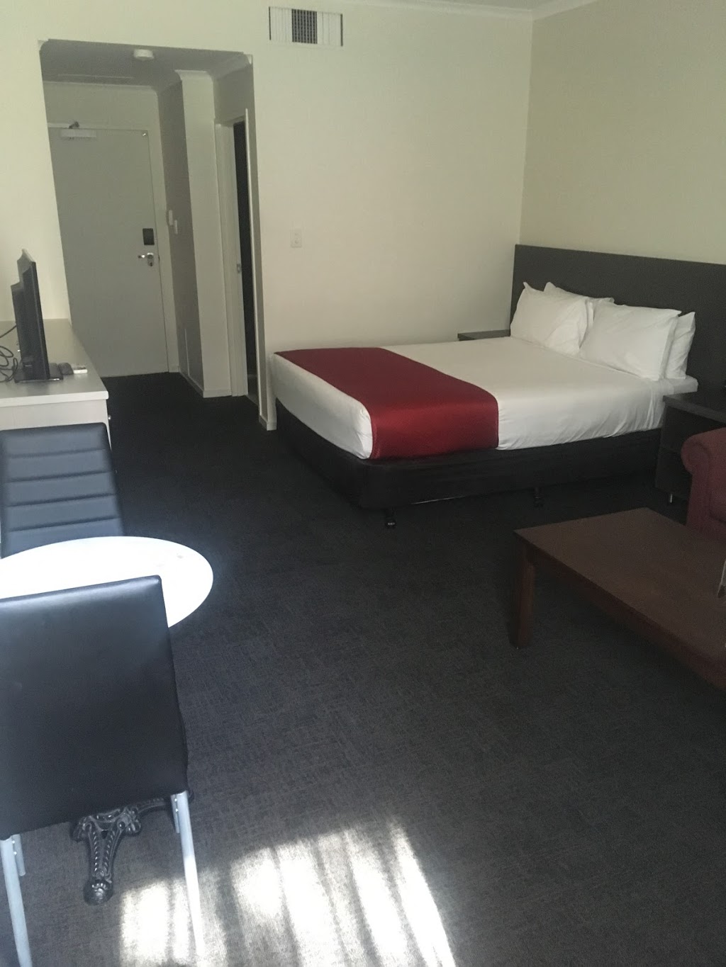 Quality Hotel Manor | 669 Maroondah Hwy, Mitcham VIC 3132, Australia | Phone: (03) 9872 4200