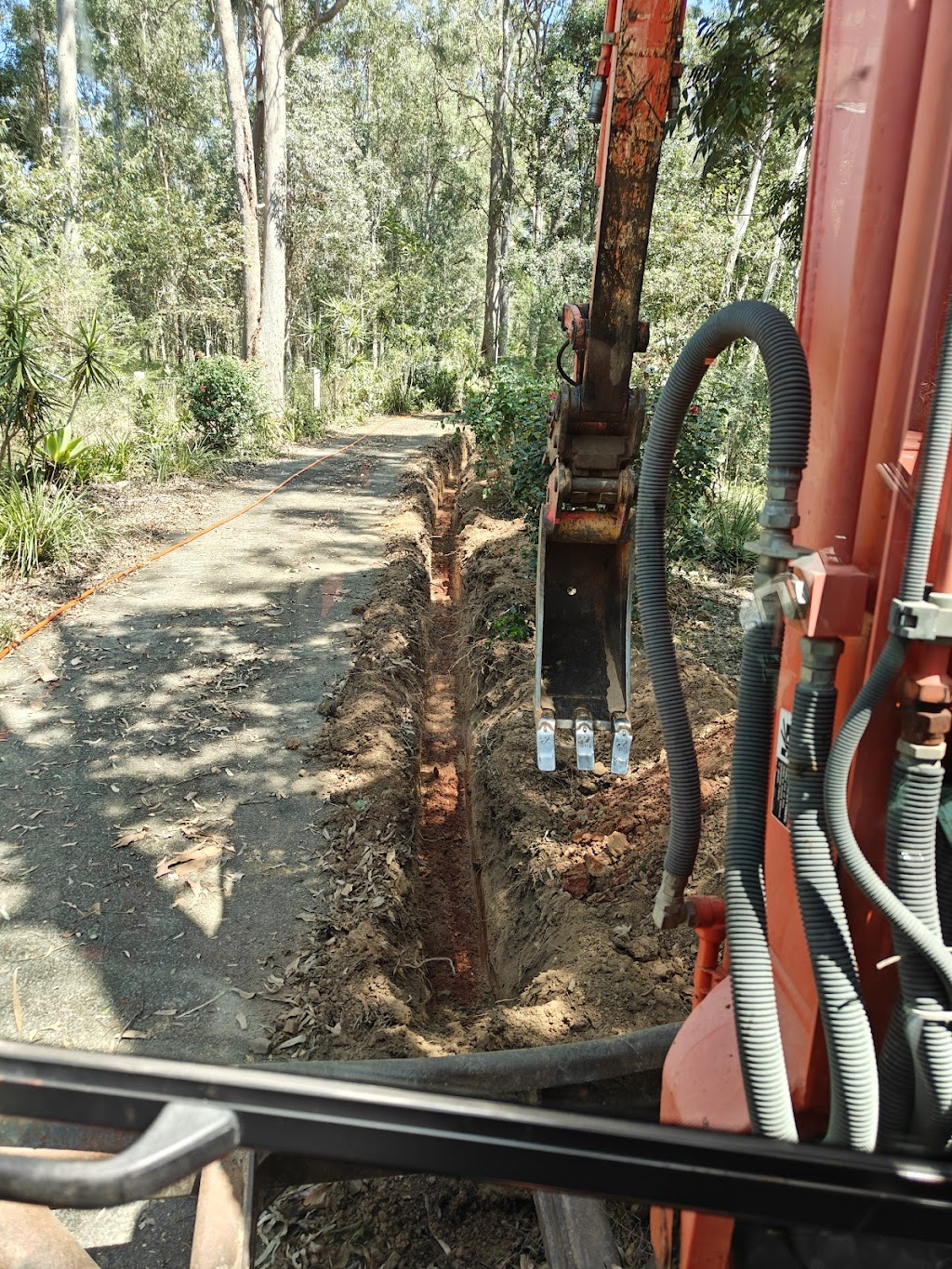 Keane dirt works | 11a Loch Wy, Brassall QLD 4305, Australia | Phone: 0487 169 261