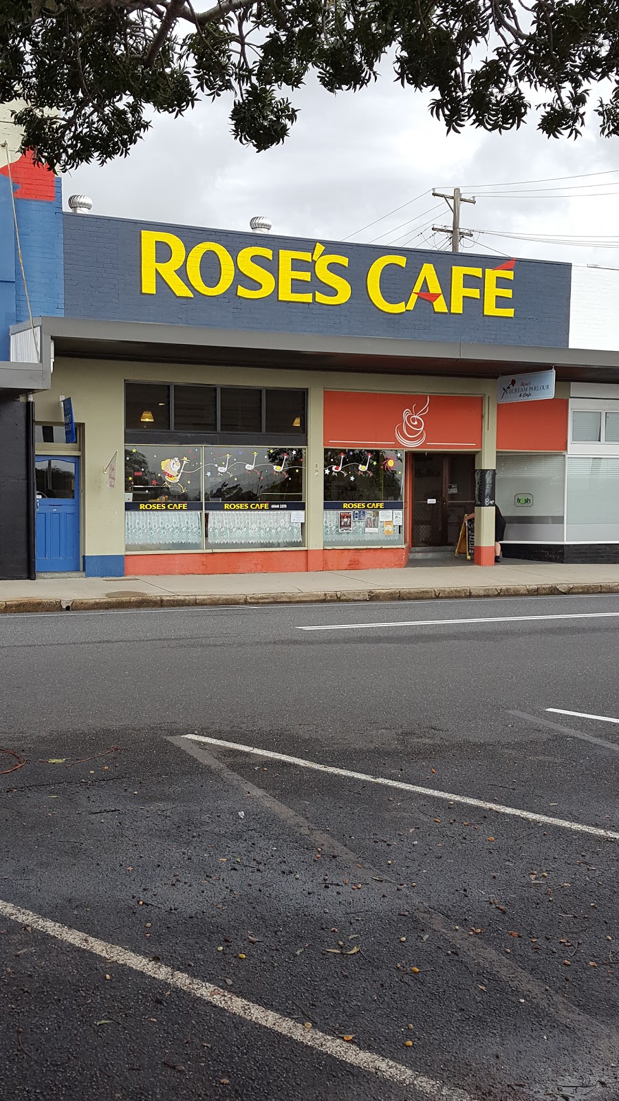 Roses Cafe | cafe | 1 Princess St, Macksville NSW 2447, Australia | 0265682273 OR +61 2 6568 2273