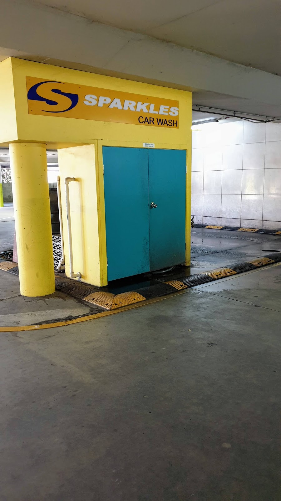 Sparkles Car Wash | car wash | 10-12 Lae Dr, Runaway Bay QLD 4216, Australia | 0404224662 OR +61 404 224 662