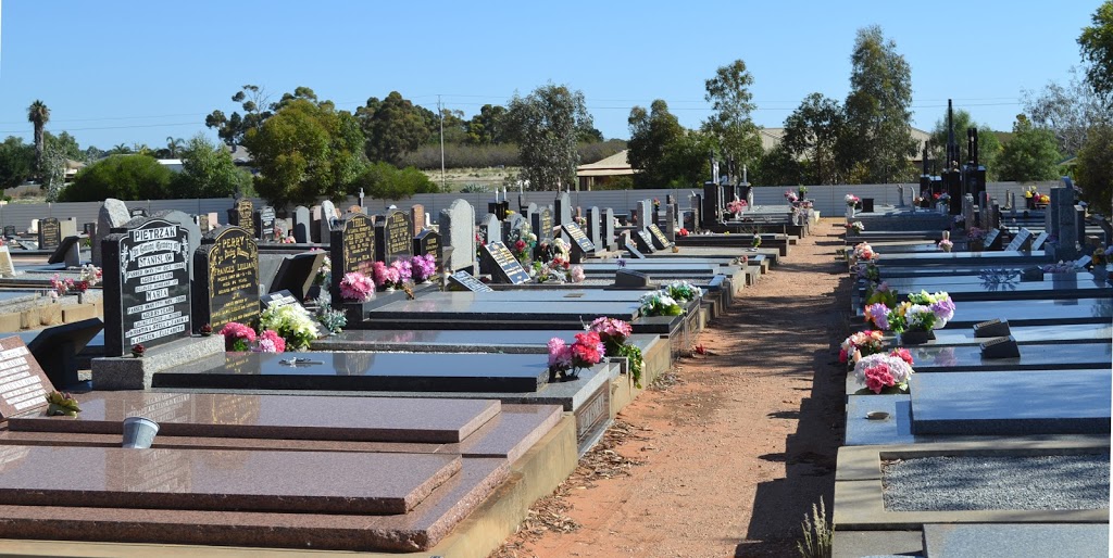 Lawn Cemetery and modern traditional | cemetery | 33 Cucumunga St, Renmark West SA 5341, Australia