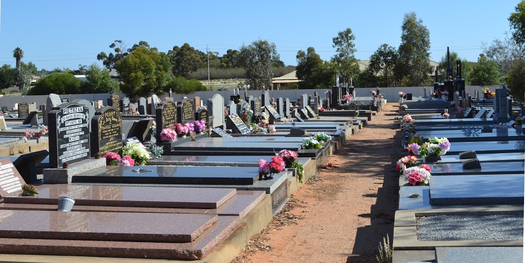 Lawn Cemetery and modern traditional | 33 Cucumunga St, Renmark West SA 5341, Australia