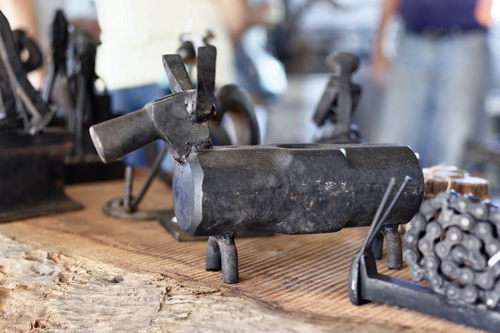 The Red Barn | 23 Rockhound Rd, Sapphire Central QLD 4702, Australia | Phone: 0428 384 500