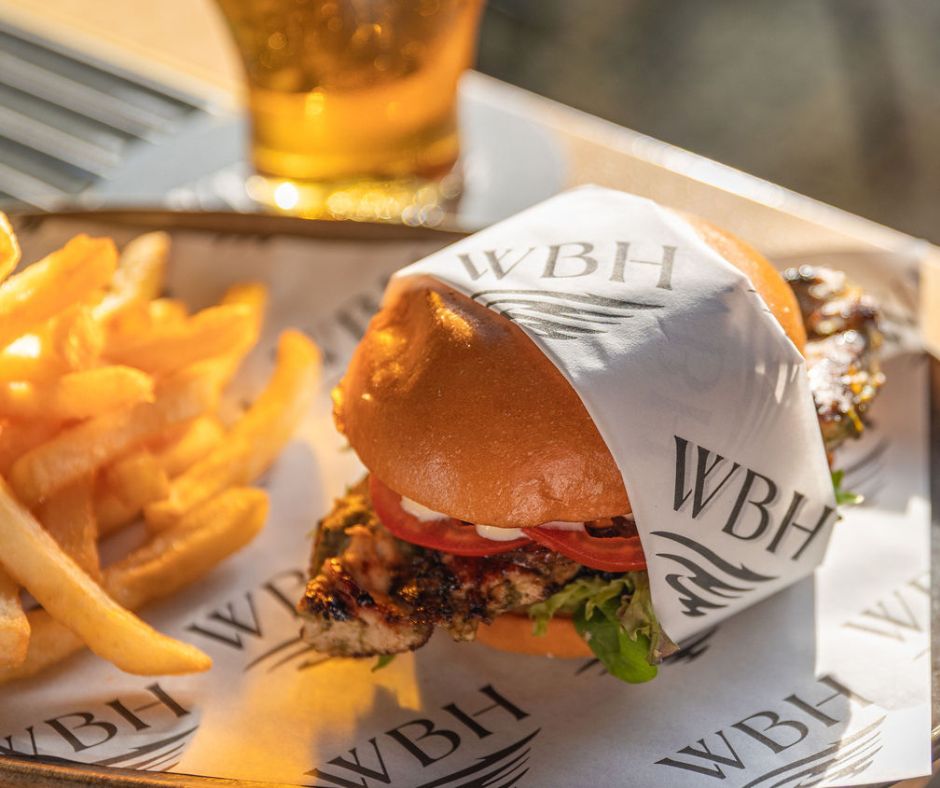 Warners Bay Hotel | 5 John St, Warners Bay NSW 2282, Australia | Phone: (02) 4948 9055