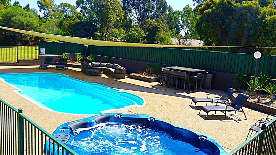 Early Settlers Motel | 14 Barooga Rd, Tocumwal NSW 2714, Australia | Phone: (03) 5874 2300