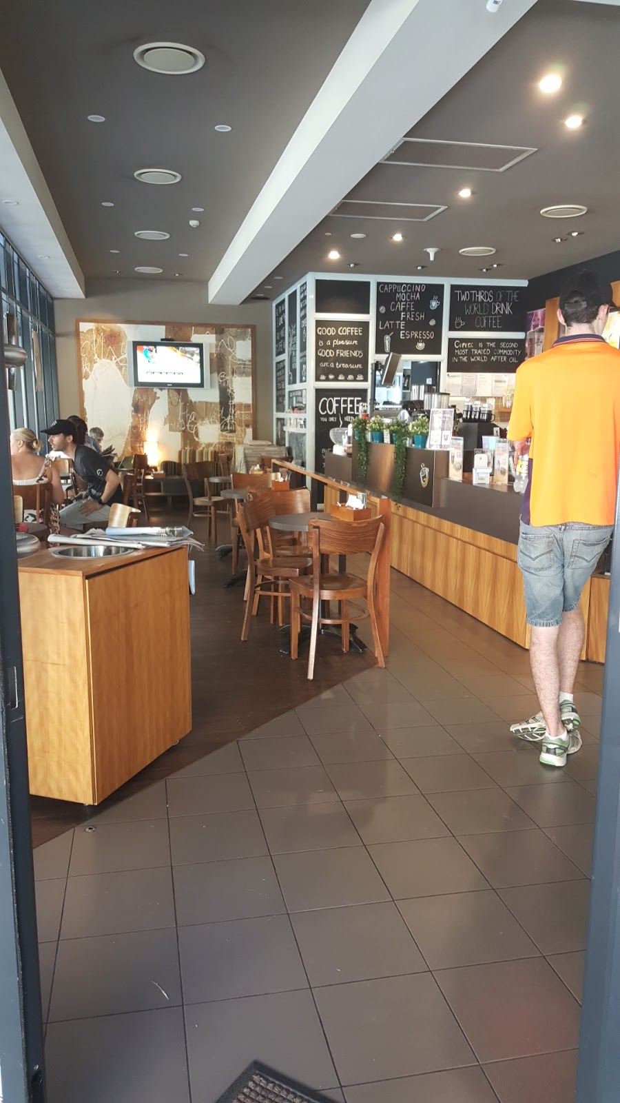 Gloria Jeans Coffees | cafe | 4/3029 The Blvd, Carrara QLD 4211, Australia | 0755942243 OR +61 7 5594 2243