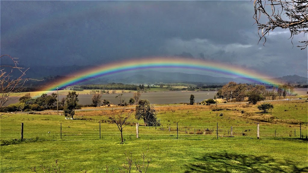 Lake Nillahcootie Farmhouse | 4106 Midland Hwy, Barjarg VIC 3723, Australia | Phone: 0421 136 192