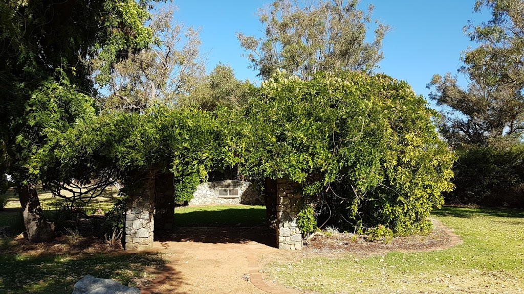Kenwick Pioneer Cemetery | cemetery | 1762 Albany Hwy, Kenwick WA 6107, Australia | 0893973000 OR +61 8 9397 3000