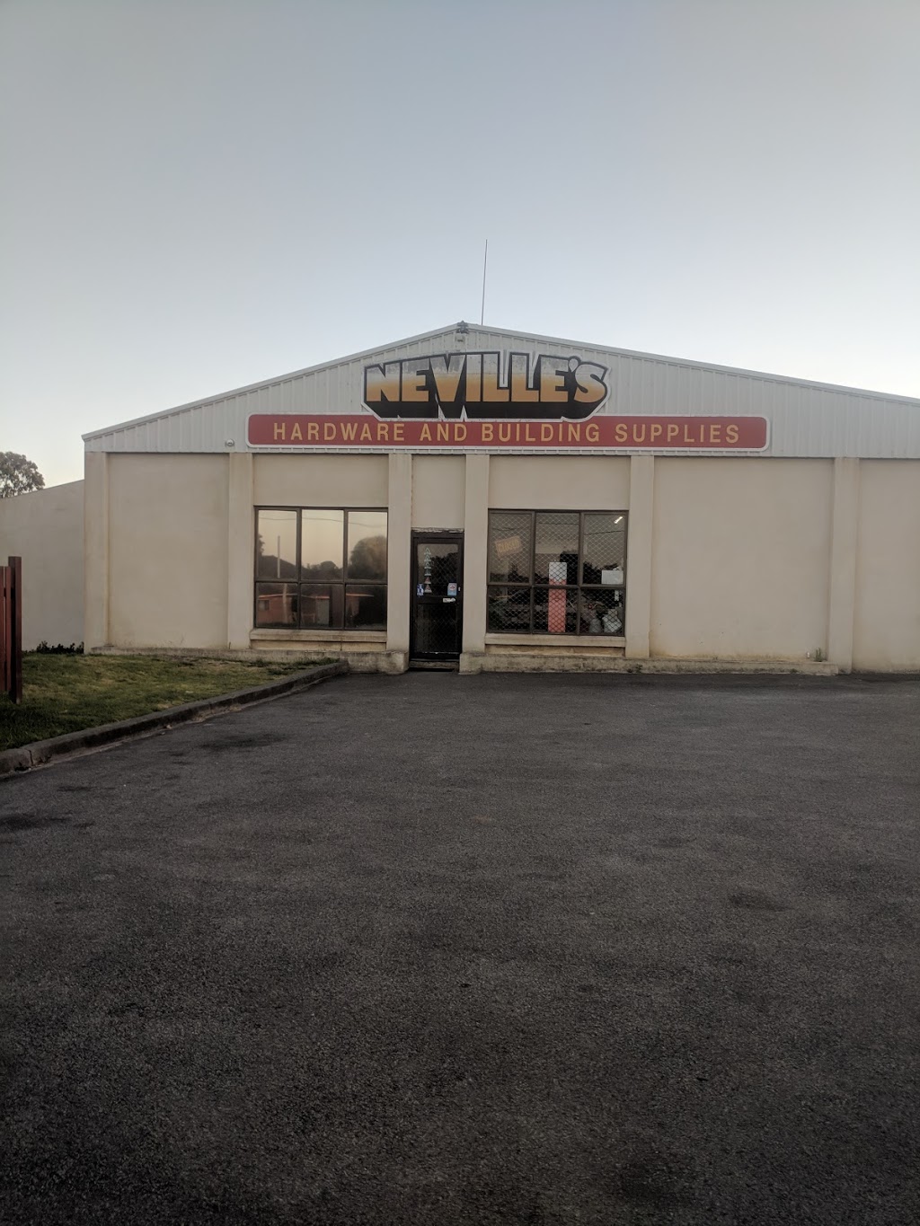 Nevilles Hardware & Building Supplies | hardware store | 434 Albany Hwy, Albany WA 6330, Australia | 0898425333 OR +61 8 9842 5333