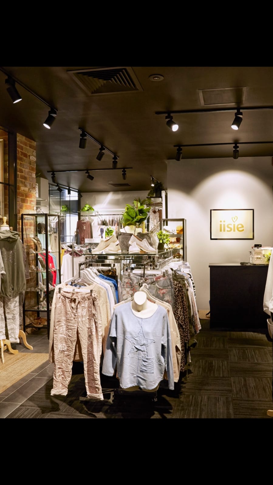 iisie Fashion - Mullaloo | clothing store | Shoe 5B Mullaloo Plaza, 11 Koorana Rd, Mullaloo WA 6027, Australia | 0449670559 OR +61 449 670 559