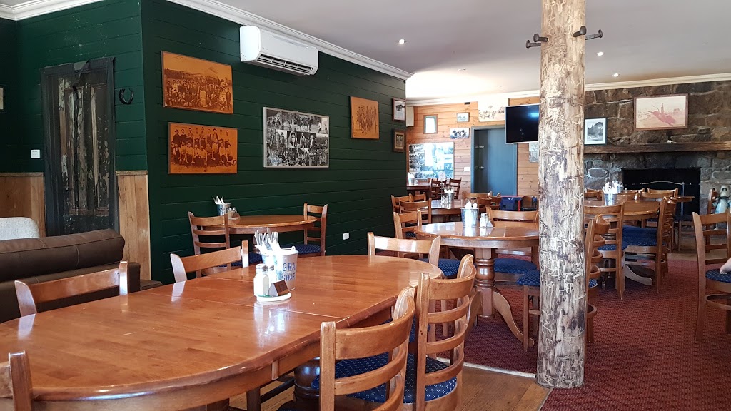 Hunt Club Hotel | restaurant | 1870 Mt Buller Rd, Merrijig VIC 3723, Australia | 0357775508 OR +61 3 5777 5508