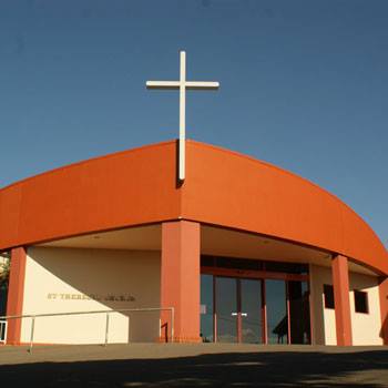 St Thereses Catholic Church | church | 25 Albion St, Kennington VIC 3550, Australia | 0354433052 OR +61 3 5443 3052