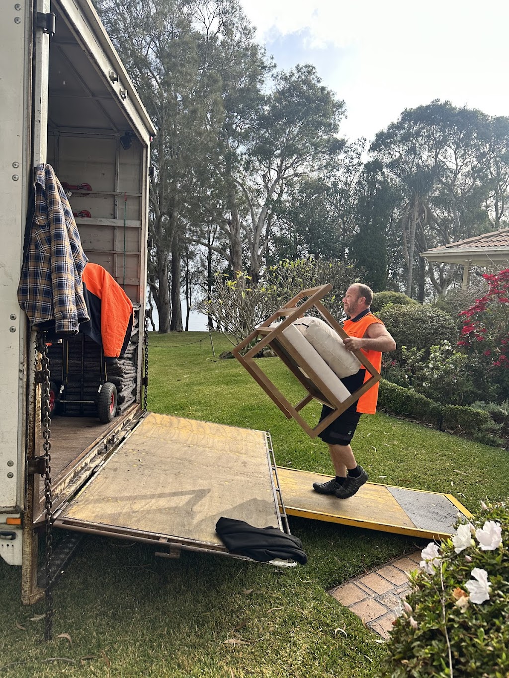 Absolute furniture removals and storage | 69 Dora St, Dora Creek NSW 2264, Australia | Phone: 0413 717 819