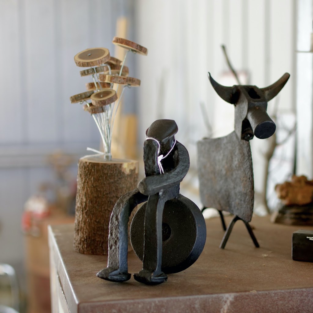 The Red Barn | 23 Rockhound Rd, Sapphire Central QLD 4702, Australia | Phone: 0428 384 500