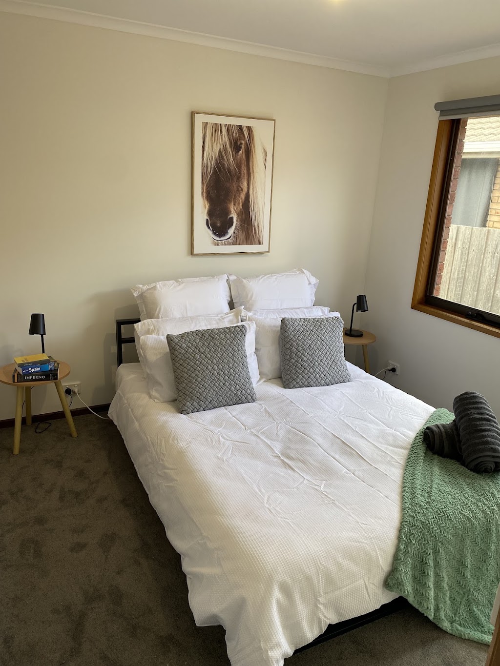 4 bedroom luxury home with spa sleeps 10 | 344 Edgar St, Portland VIC 3305, Australia | Phone: 0403 113 878