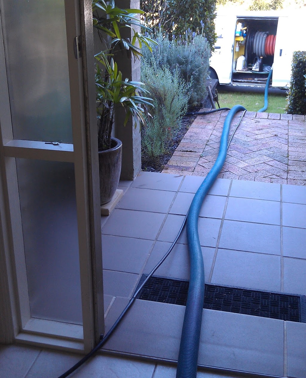 Derek Jeanneret Carpet Cleaning | 237 Macpherson St, Warriewood NSW 2102, Australia | Phone: 0411 180 495