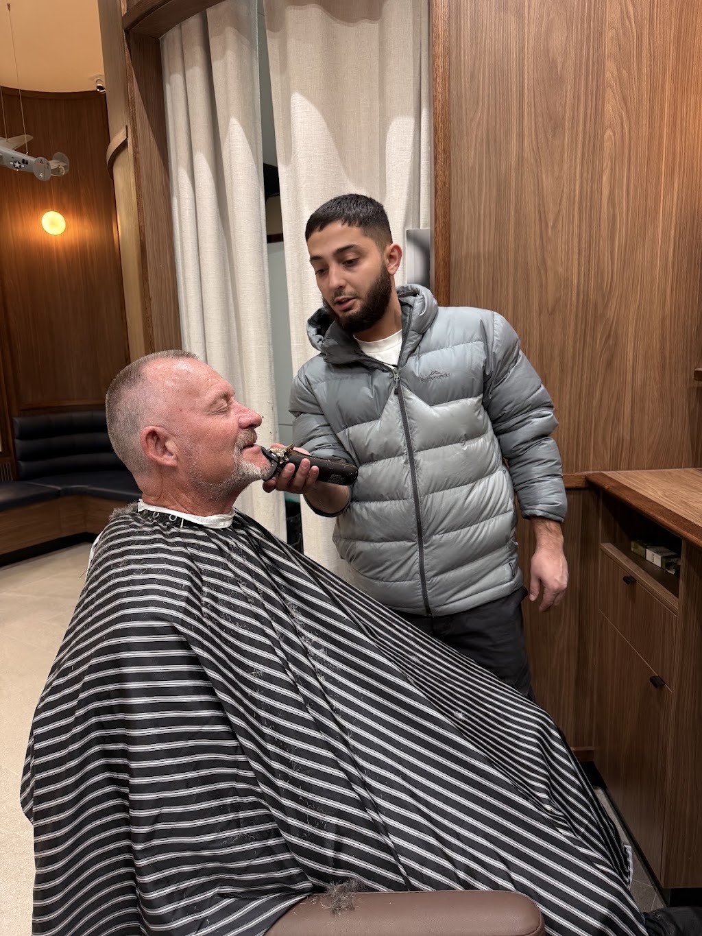 The Barbers Lounge Sydney | SYD Terminal 1, International Terminal 1 Arrivals, Mascot NSW 2020, Australia | Phone: 0487 857 685