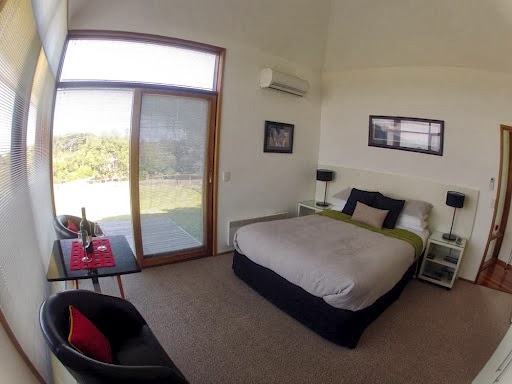 Phillip Island Whitehouse | lodging | 380 Rhyll-Newhaven Rd, Rhyll VIC 3923, Australia | 0359569231 OR +61 3 5956 9231