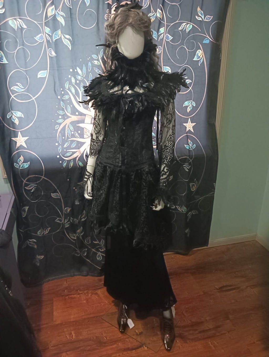 Gothic Gems | 596 Haigslea Amberley Rd, Walloon QLD 4306, Australia | Phone: 0428 778 116