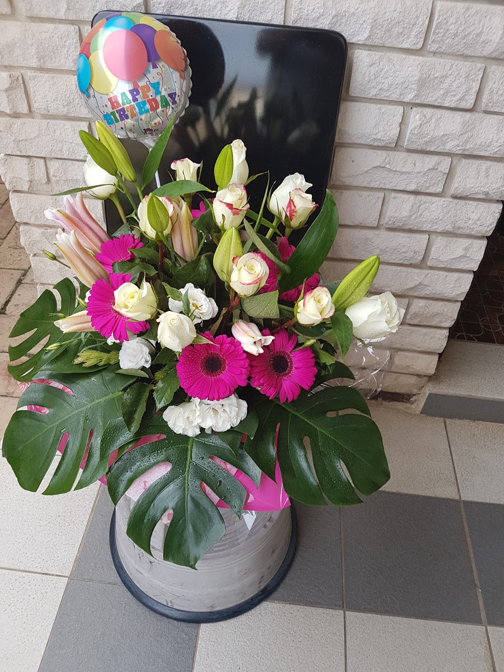 Valentines Roses & Flowers Sydney | florist | 22 Phyllis St, Mount Pritchard NSW 2170, Australia | 0296007783 OR +61 2 9600 7783