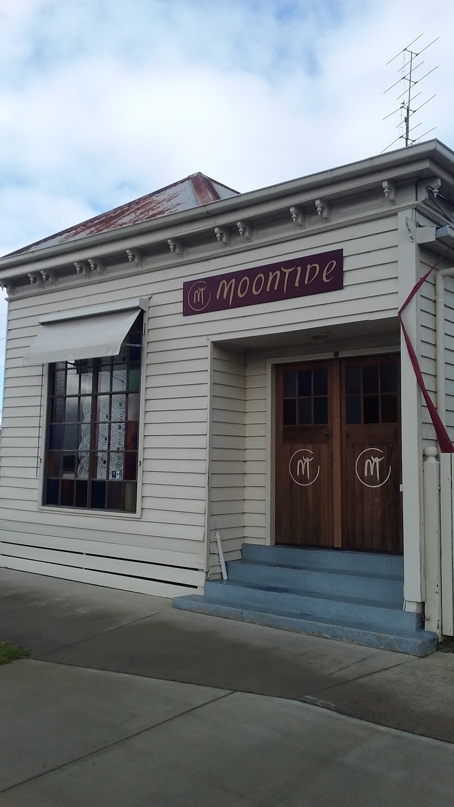 MOONTIDE | clothing store | 21 Nelson St, Apollo Bay VIC 3233, Australia | 0352371271 OR +61 3 5237 1271