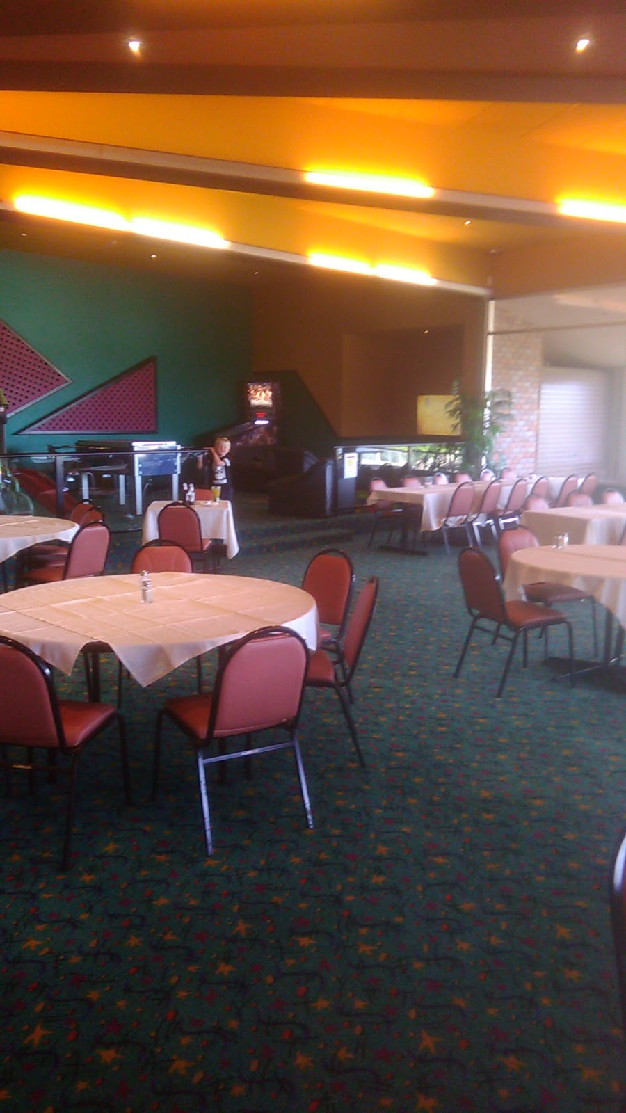 Bomaderry RSL Club | restaurant | 5 Bunberra St, Bomaderry NSW 2541, Australia | 0244214888 OR +61 2 4421 4888