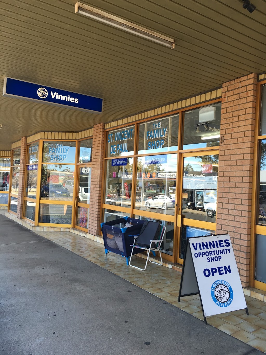 Vinnies Tahmoor | store | 8/9 Larkin St, Tahmoor NSW 2573, Australia | 0246831077 OR +61 2 4683 1077