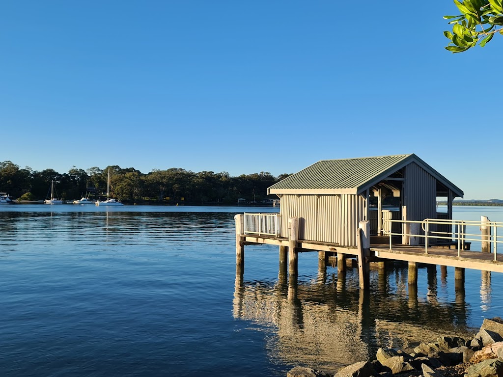 PARADISE PROPERTY AGENTS | 38 Blue Waters Cres, MacLeay Island QLD 4184, Australia | Phone: 0412 440 187