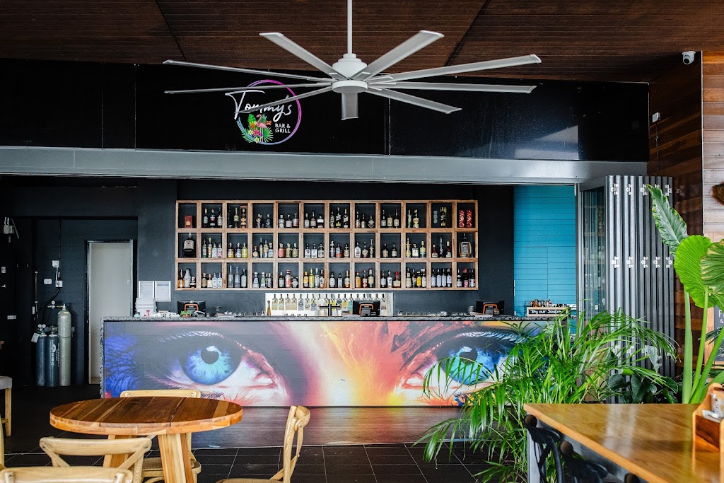 Tommys Bar and Grill | Shops 5 & 6/4 Marina Promenade, Paradise Point QLD 4216, Australia | Phone: 0466 568 401