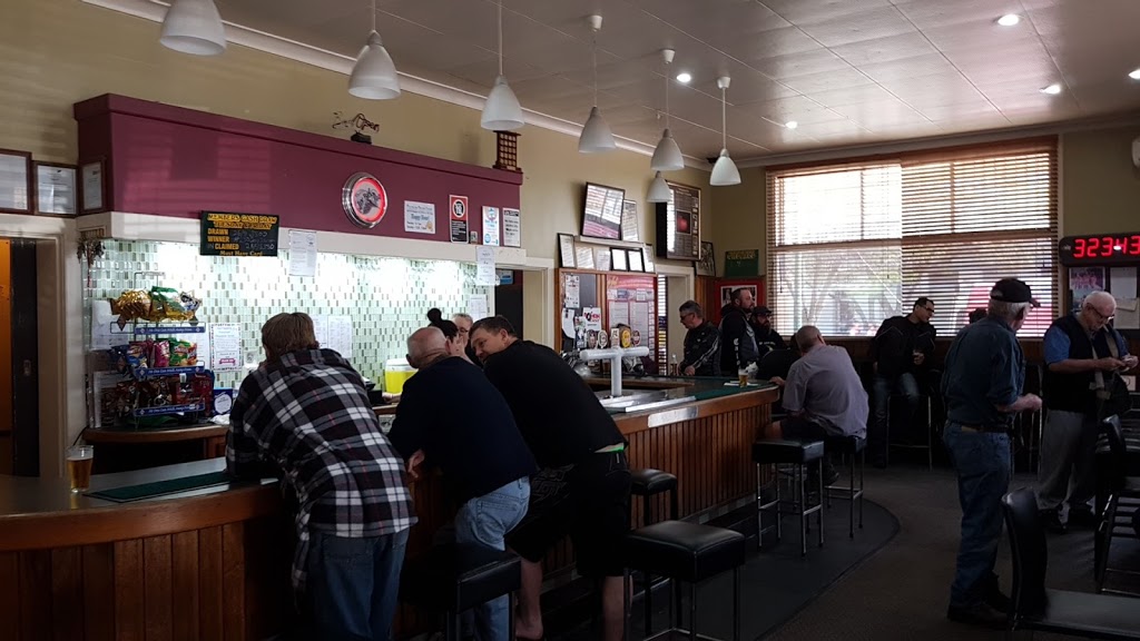 Charles Sturt Hotel | 77 East St, Narrandera NSW 2700, Australia | Phone: (02) 6959 2042