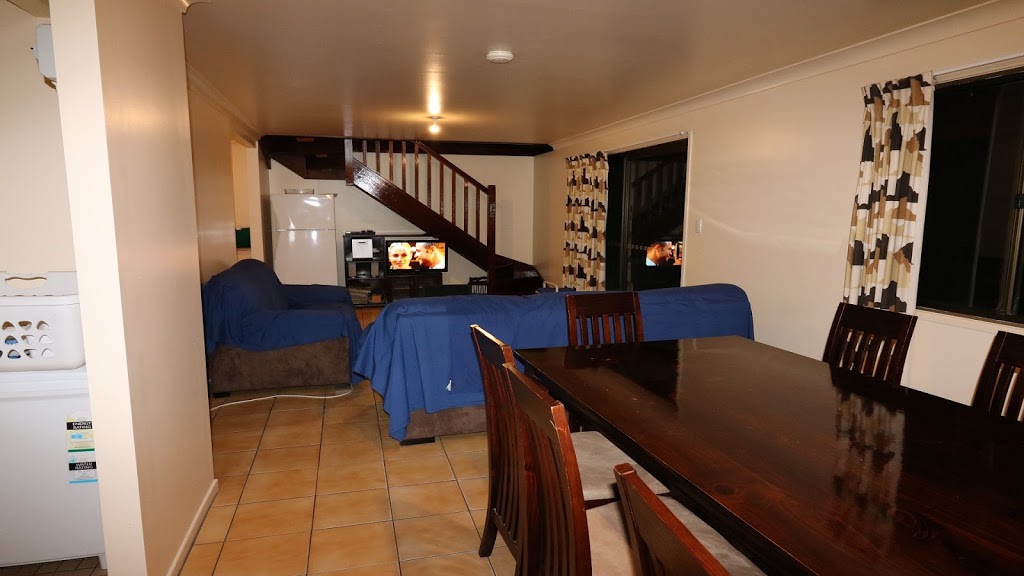 Moreton Island Accommodation | 57 The Strand, Bulwer QLD 4025, Australia | Phone: (07) 3880 2235