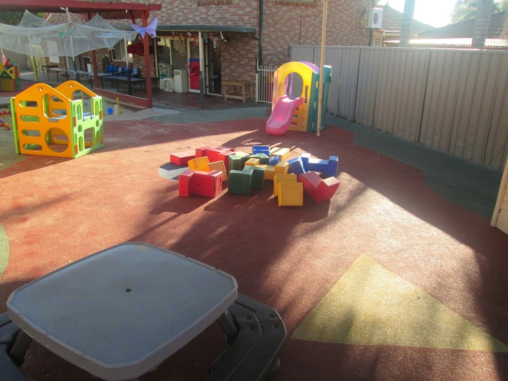 Bright Beginning Childcare and Early Learning Centre | school | 22 Gloucester Circuit, Albion Park NSW 2527, Australia | 0242571505 OR +61 2 4257 1505