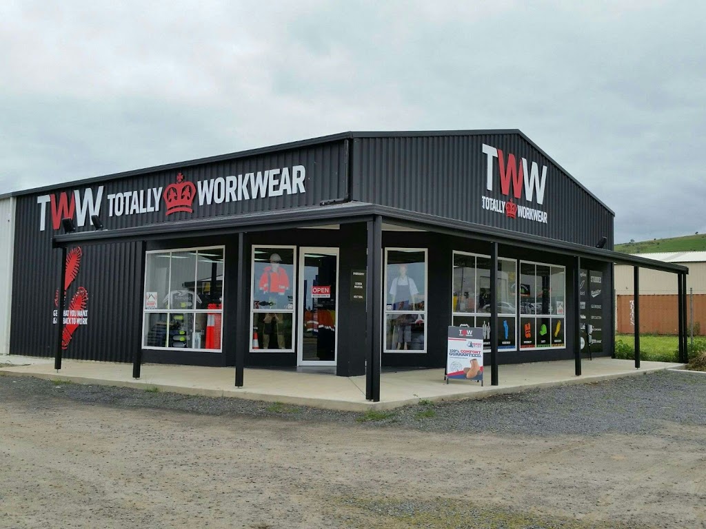 Totally Workwear Victor Harbour | 1 Lincoln Park Dr, Victor Harbor SA 5211, Australia | Phone: (08) 8552 1933