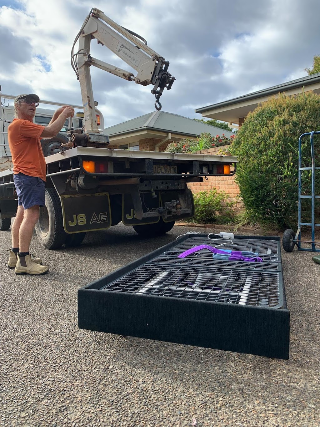Phills Crane Truck | River Rd, Lake Tabourie NSW 2539, Australia | Phone: 0490 083 601