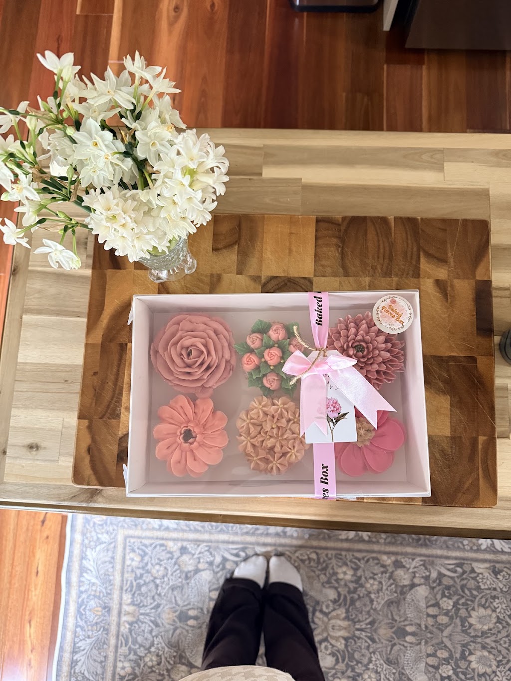 Baked Flores Box - Floral Cupcake bouquet Penrith | 12 Vista St, Penrith NSW 2750, Australia | Phone: 0494 617 353