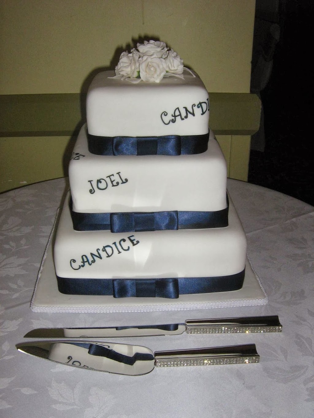 Jan Pearson Cake Decorator | 6 Wilga Pl, Hillvue NSW 2340, Australia | Phone: (02) 6765 3654