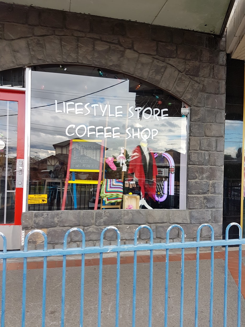 Hippos Lifestyle store | cafe | 15 Military Rd, Avondale Heights VIC 3034, Australia | 0399724307 OR +61 3 9972 4307