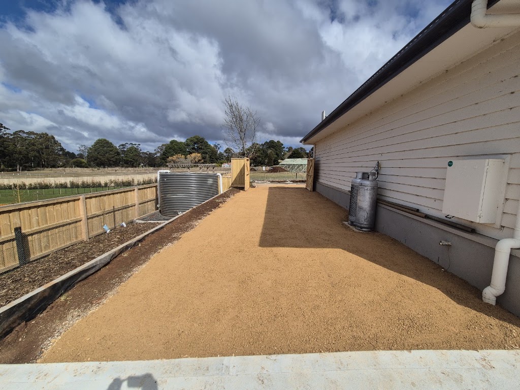 T.Walker Earthworx | Golden Point Rd, Golden Point VIC 3451, Australia | Phone: 0407 000 690