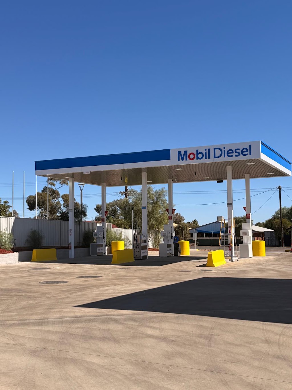 Mobil Truckstop | 56-58 Marshall St, Cobar NSW 2835, Australia | Phone: (02) 4072 2261