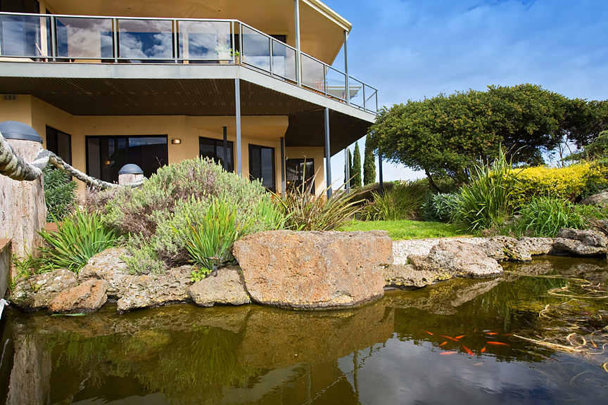 Hilltop Apartments Phillip Island | 124-128 Red Rocks Rd, Cowes VIC 3922, Australia | Phone: 0422 400 499