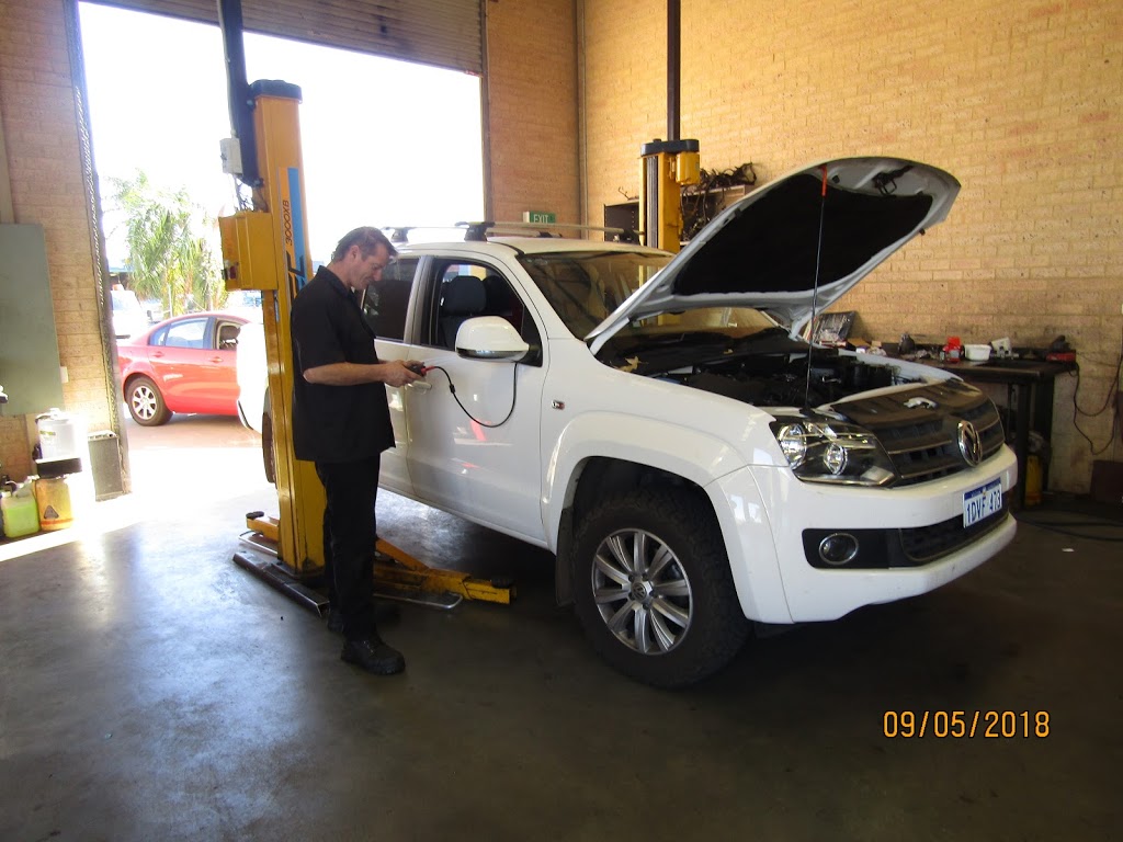 Leons Service Centre | car repair | 20 Eva St, Maddington WA 6109, Australia | 0894933443 OR +61 8 9493 3443