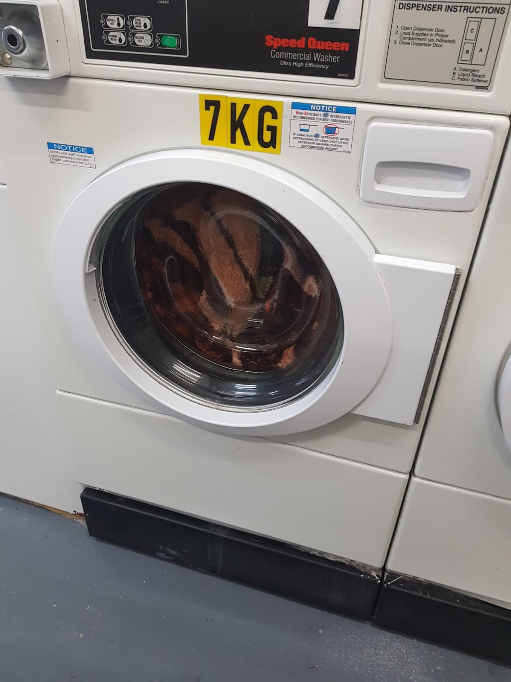 Doveton Laundromat | laundry | 11 Autumn Pl, Doveton VIC 3177, Australia
