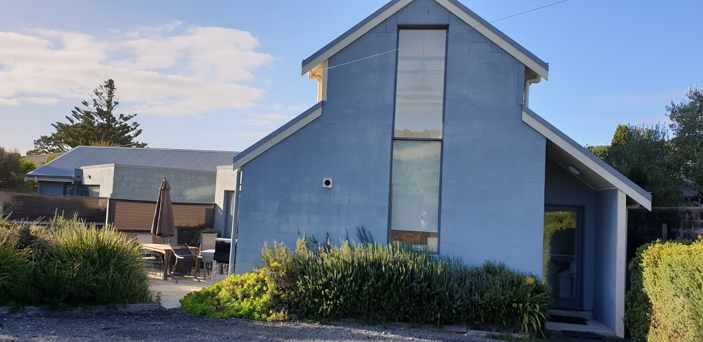 Great Ocean Walk Retreat | 3229 Great Ocean Rd, Glenaire VIC 3238, Australia | Phone: 0421 025 047