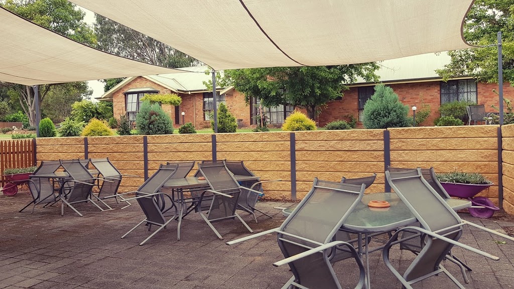 Corryong Country Inn & Riley’s Restaurant | lodging | 7-11 Towong Rd, Corryong VIC 3707, Australia | 0260761333 OR +61 2 6076 1333