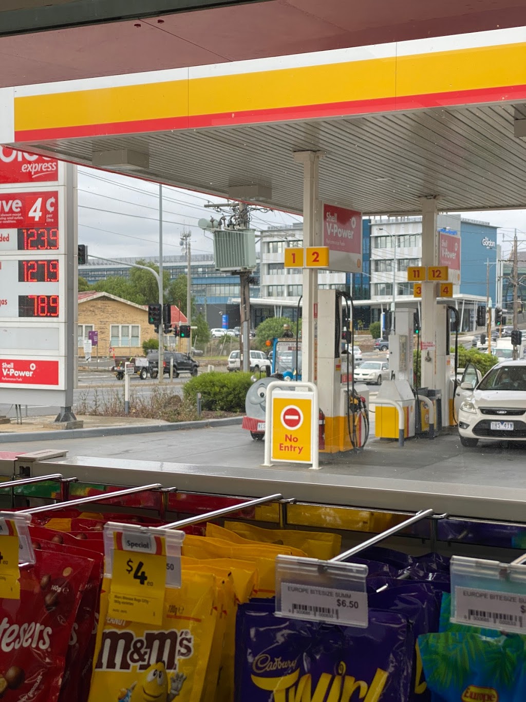 Shell Coles Express Latrobe Terrace | gas station | 202-210 Latrobe Terrace, Geelong West VIC 3218, Australia | 0390751426 OR +61 3 9075 1426