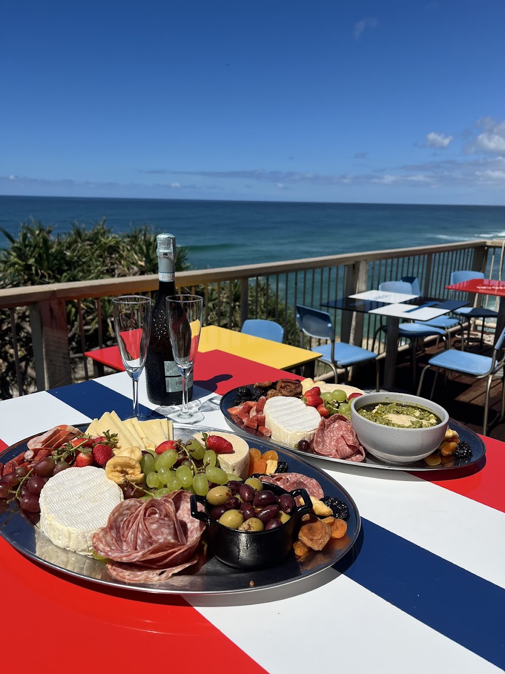 The Point Bar & Bistro | Surf Life Saving Club, 24 Kennedy Dr, Point Lookout QLD 4183, Australia | Phone: 0494 594 012