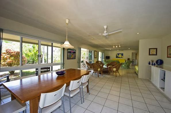 Johns Tropical Island Home | 7 Osborne Court, Nelly Bay, Magnetic Island QLD 4819, Australia | Phone: (07) 4778 5955