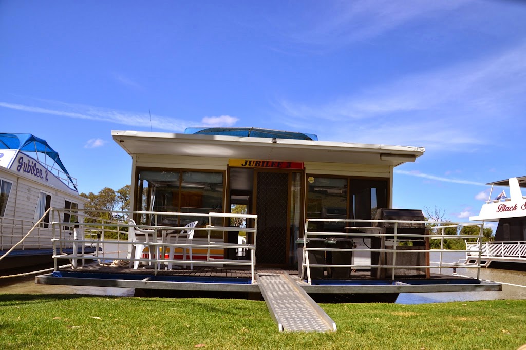 OZ Houseboats | 100 Roper Rd, Murray Bridge SA 5253, Australia | Phone: 0428 840 001