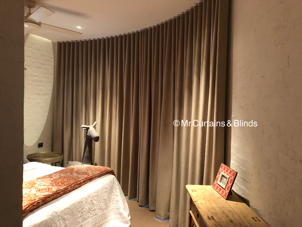 Mr Curtains & Blinds | 1/11 Broadwater St, Point Clare NSW 2250, Australia | Phone: (02) 4339 9422