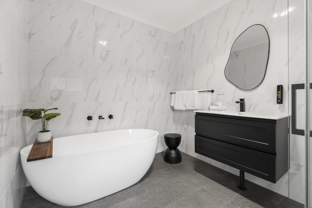 Montblu at Echo Point | 2 Cliff Dr, Katoomba NSW 2780, Australia | Phone: (02) 4782 3275